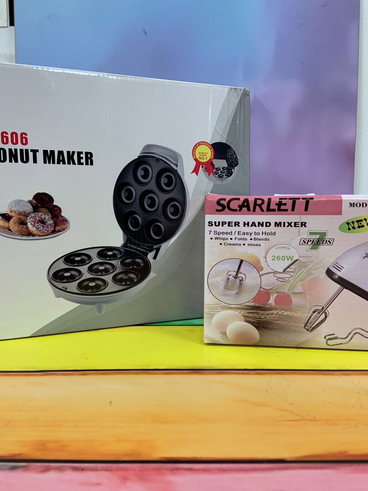 Combo Máquina de Donas 7 Puestos + Batidora Scarlett